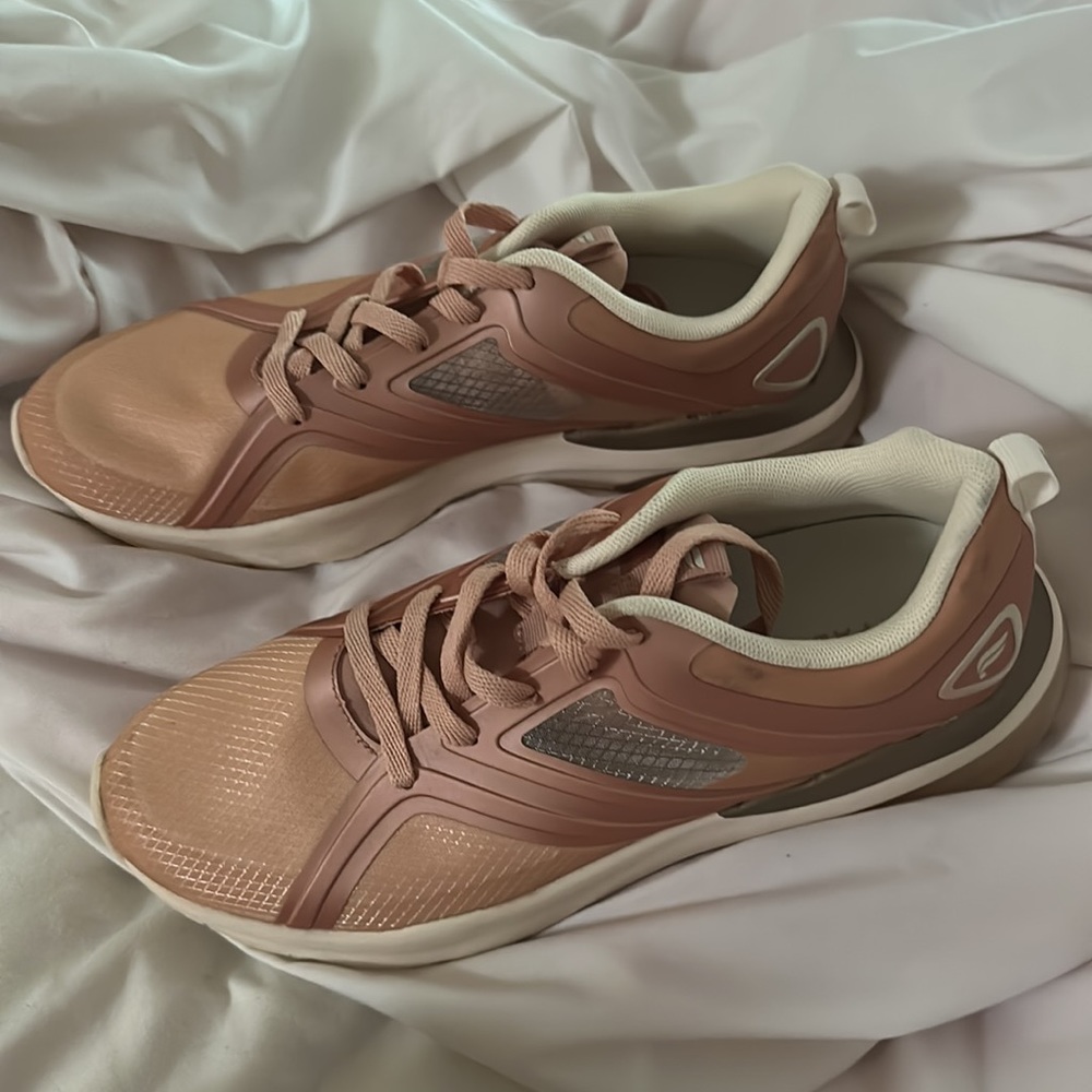 Fabletic pink mauve Beverly air performance sneaker tennis shoe size 9 NEW